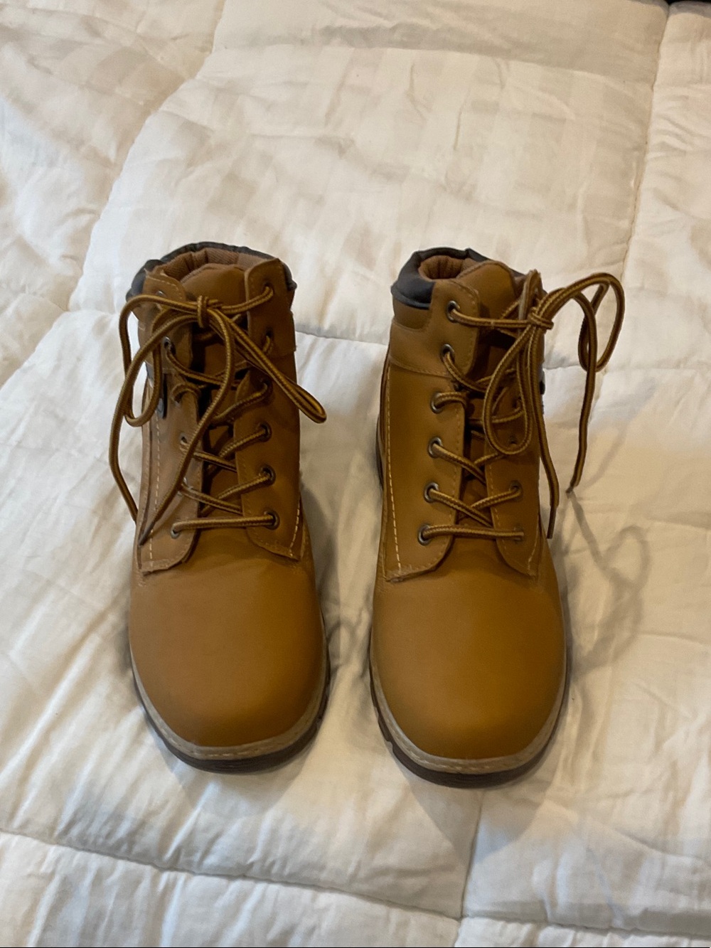 Womens Tan Lace-Up Outdoor Boots, size 7